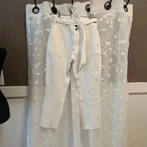 NWT Abercrombie and Fitch Mom Jeans White Size 0 Short